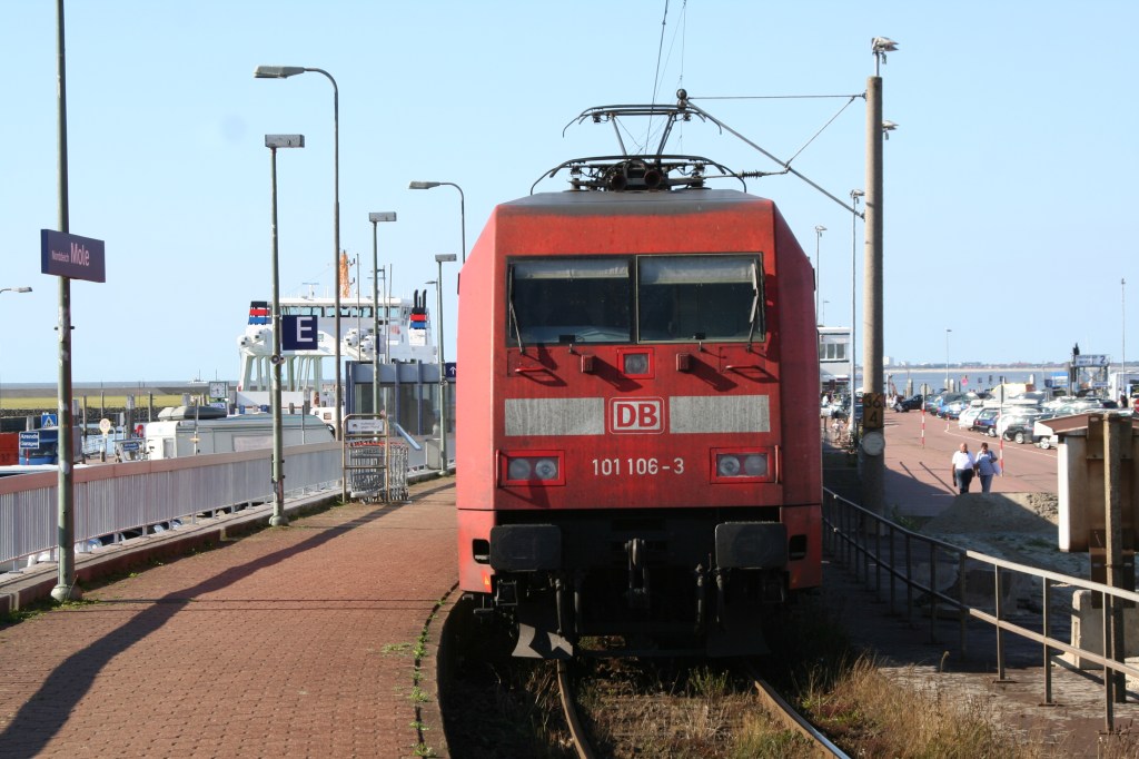 Entdecke Norddeich Mole und das charmante Ostfriesland mit IC-Linie 35 und 56! Dein Ticket zu unvergesslichen Erlebnissen. Genieße die Fahrt zwischen Bremen, Leer, Emden und Norden und erlebe die Schönheit des Nordens. Jetzt Buchen!  #Reisen #ICLinie35 #ICLinie56 #NorddeichMole #Ostfriesland #Entdecken"