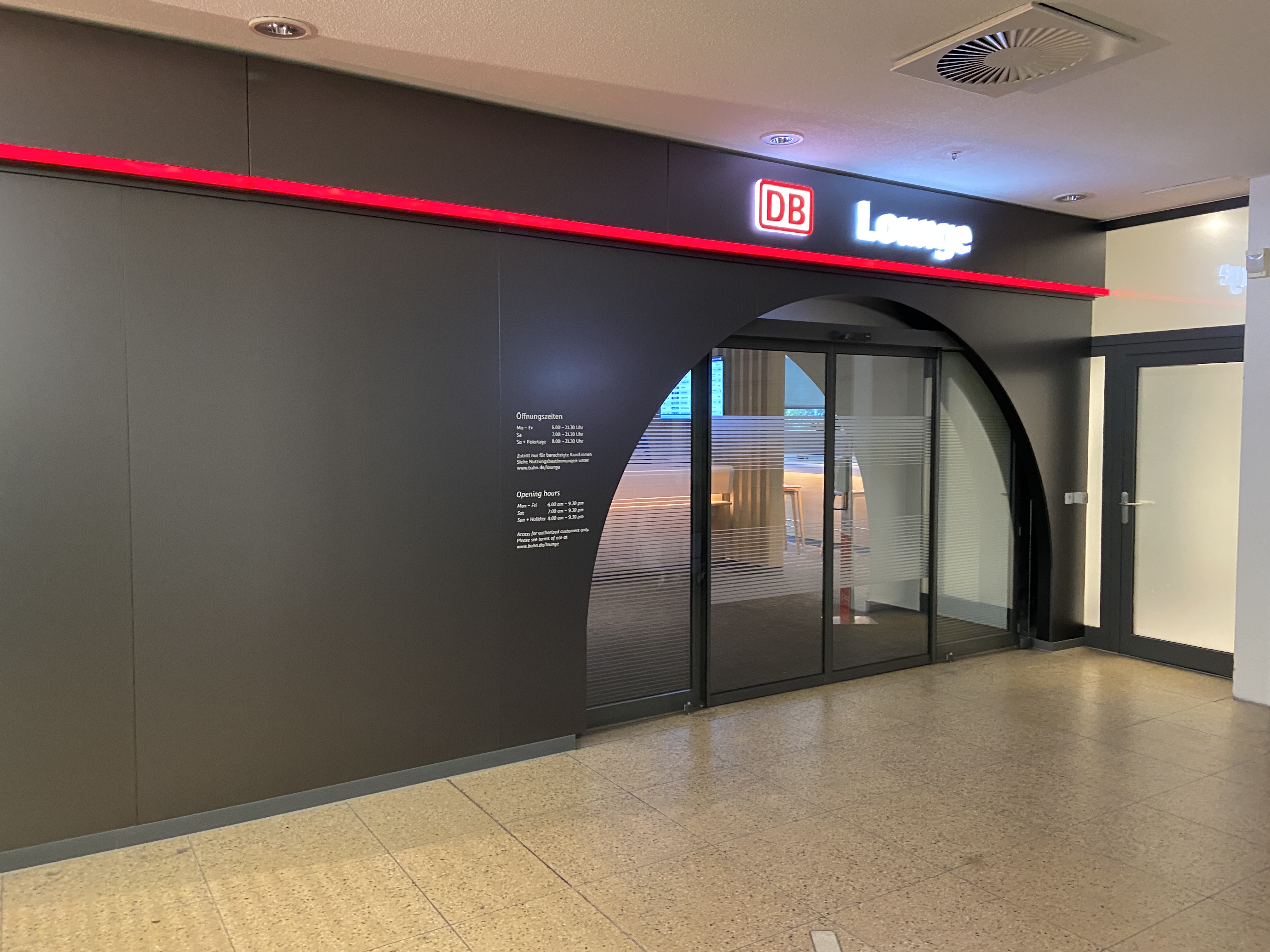 DB Lounge Hannover – Entspannt warten statt rumstehen