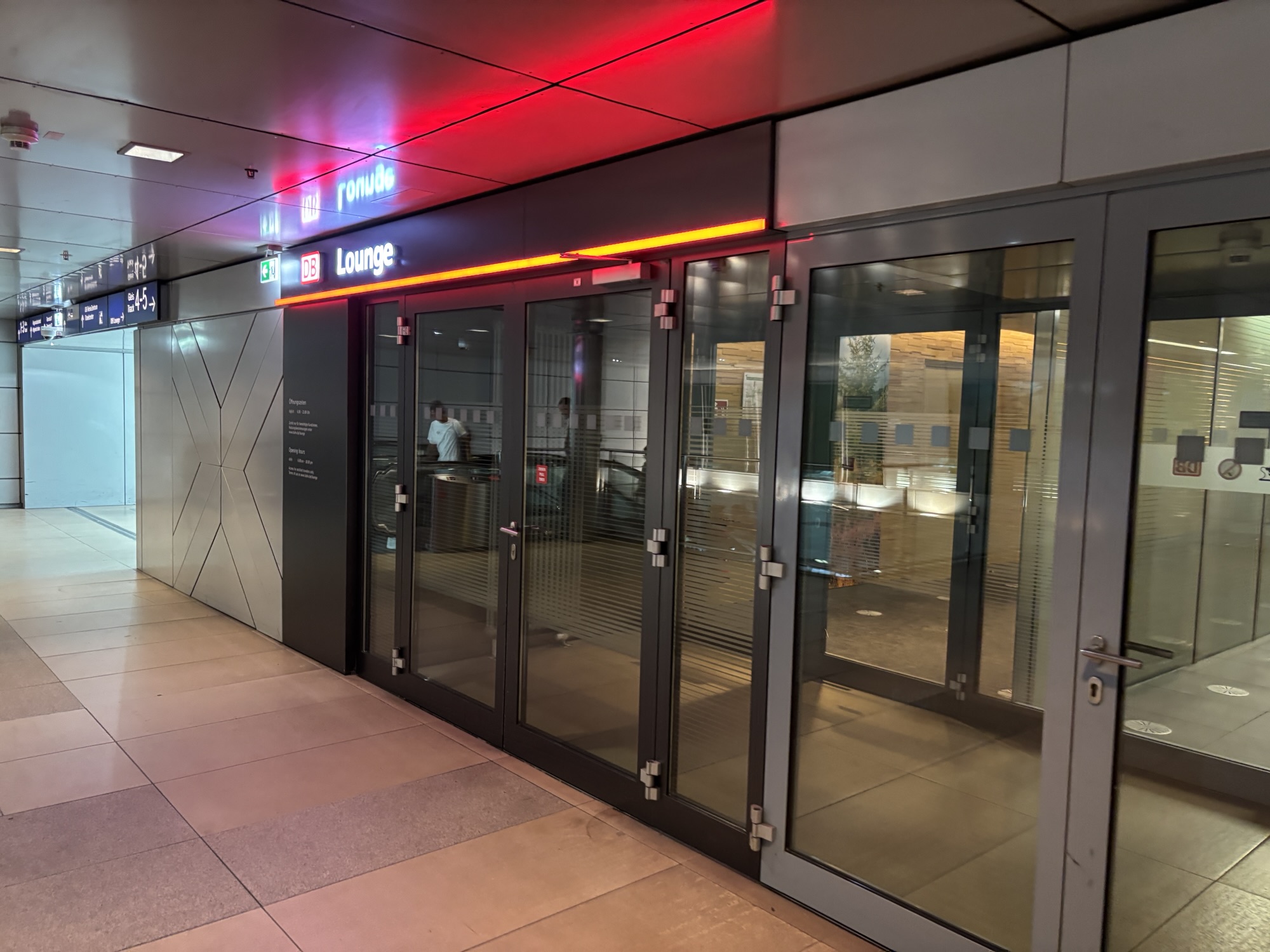 DB Lounge Frankfurt Flughafen Ruheoase am Bahn-Knotenpunkt