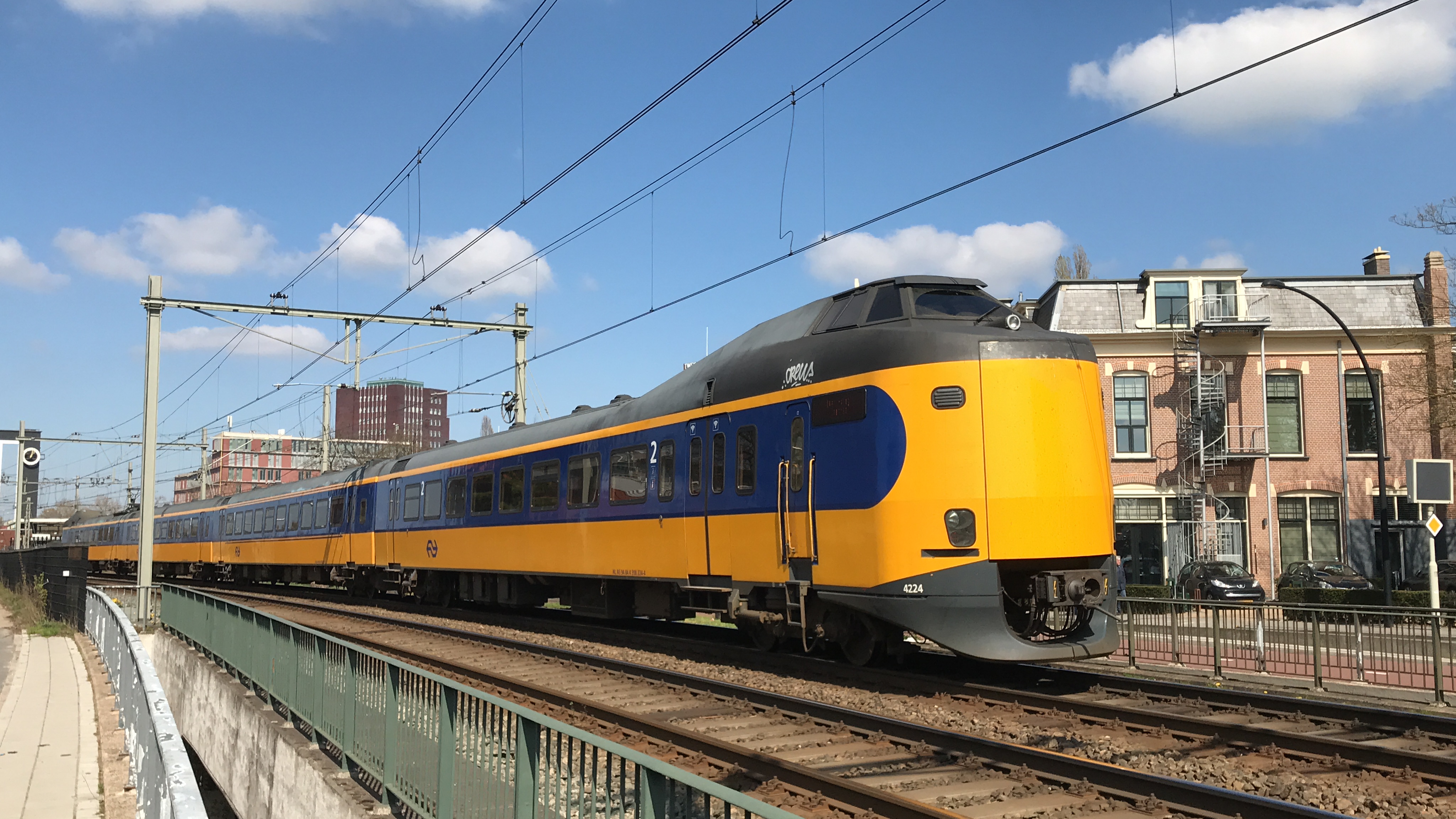 Geplantes 49-Euro-Ticket in den Niederlanden und wie gut es mit dem Deutschland-Ticket zusammenspielt