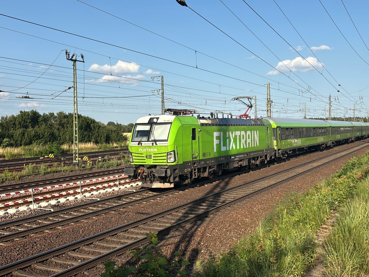 go.Rheinland erweitert Service: In ausgewählten Kundencentern gibt es jetzt auch FlixBus- und FlixTrain-Tickets