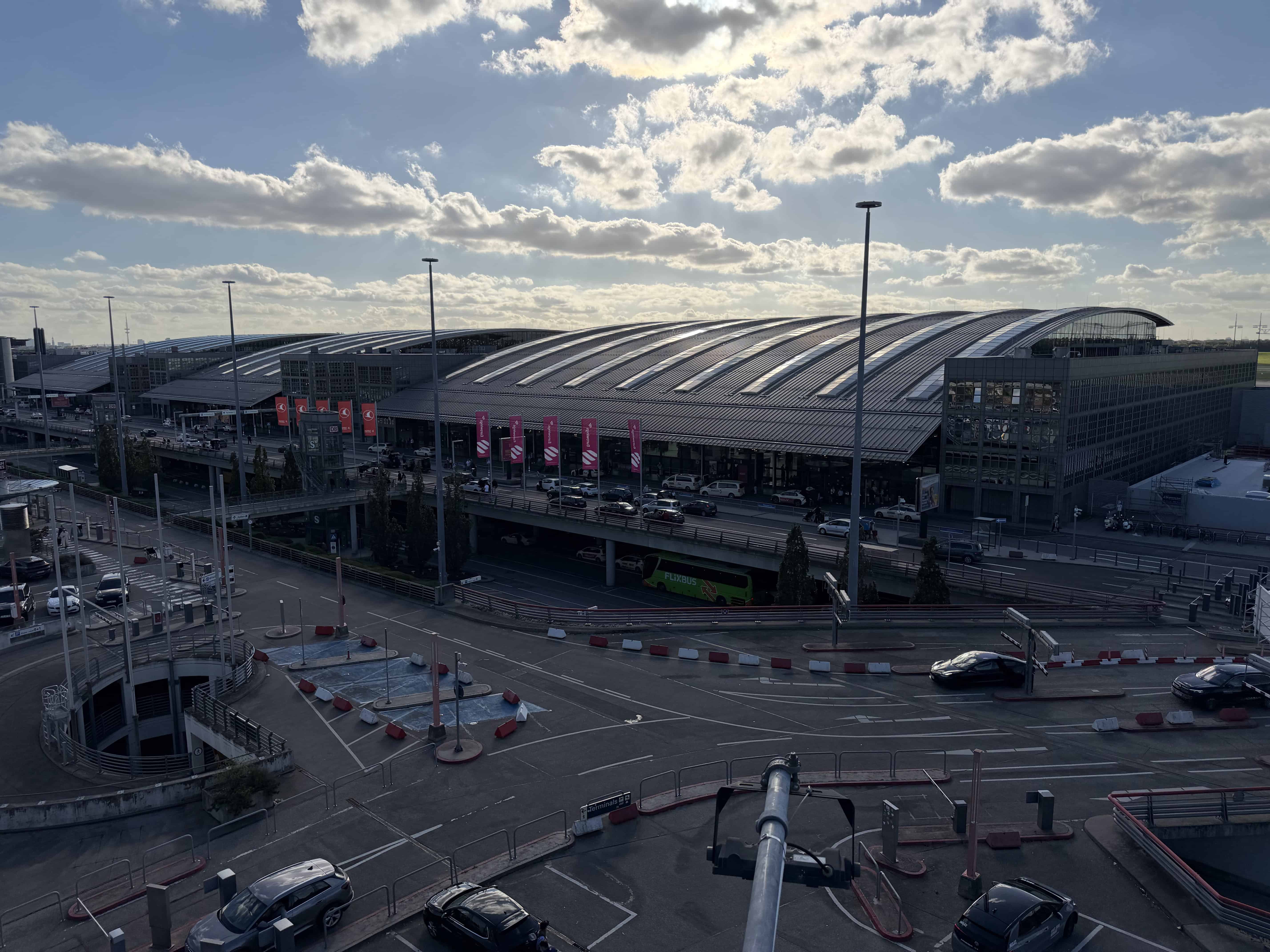Flughafen Hamburg: 7 einfache Wege zum Airport mit Bus, Bahn & MOIA